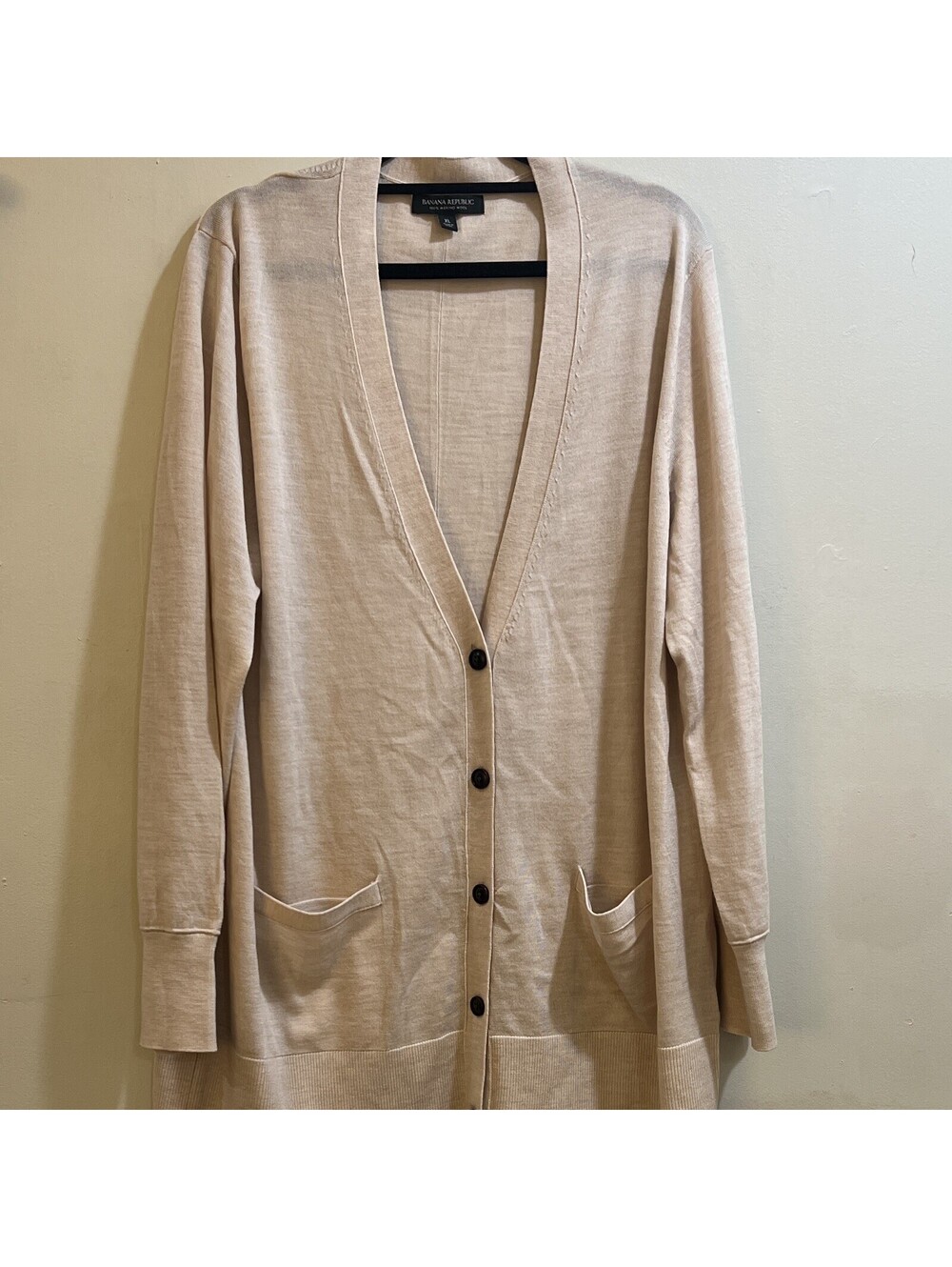Banana Republic Women’s Beige 100% Merino Wool Knit V-Neck Cardigan XL